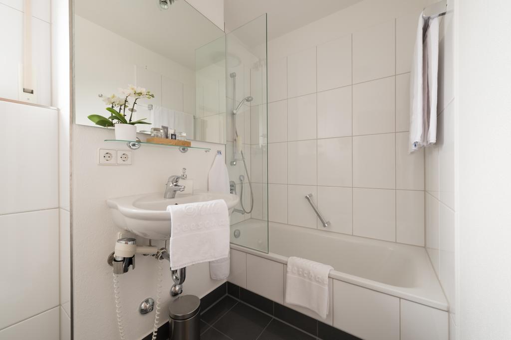 Hotel Villa Seeschau - Adults Only Meersburg Room photo